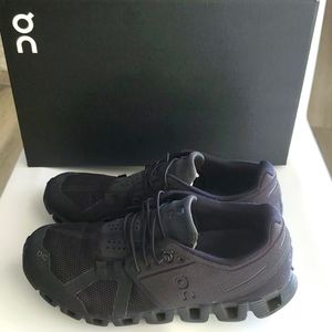 ON CLOUD| ON RUNNING black on black sneakers women's 6.5